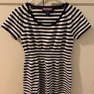 Vineyard Vines Woman’s Size Small knitted navy and white top.